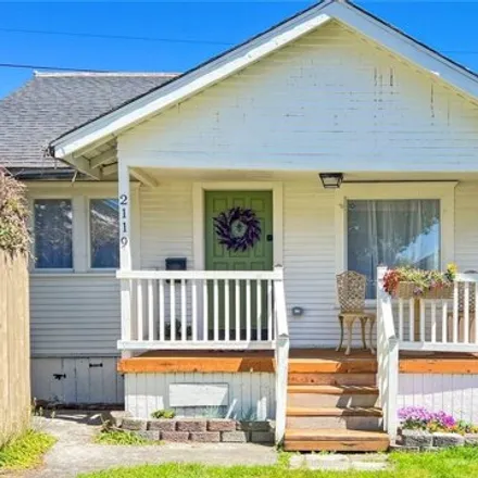 Buy this 2 bed house on 2153 Rainier Avenue in Everett, WA 98201