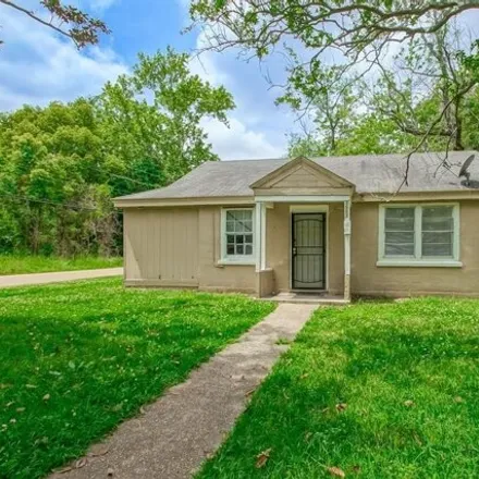 Buy this 3 bed house on 2679 Calumet Street in Istrouma, Baton Rouge
