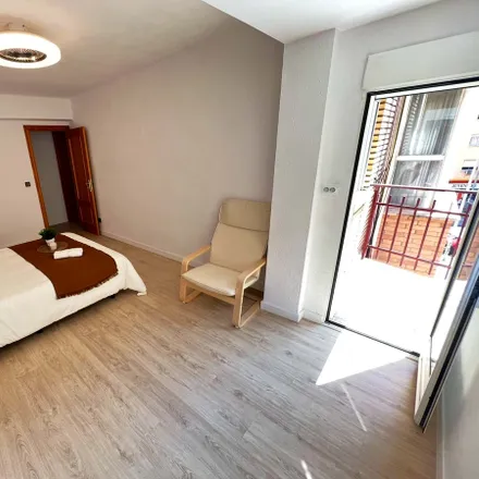 Rent this 5 bed room on Carrer del Reverend José María Pinazo in 20, 46020 Valencia