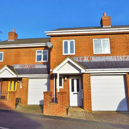Rent this 4 bed townhouse on Joseph's Road in Guildford, GU1 1DN