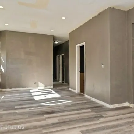 Image 2 - 6726 South Rhodes Avenue, Chicago, IL 60637, USA - House for sale