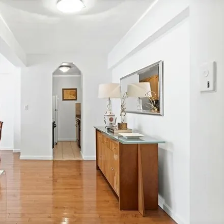 Image 3 - 120 E 36th St Apt 6h, New York, 10016 - Townhouse for sale