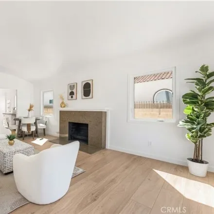 Image 2 - 1988 West 74th Street, Los Angeles, CA 90047, USA - House for sale