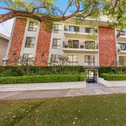 Rent this 2 bed house on 8399 Clinton Street in West Hollywood, CA 90048