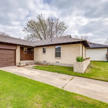 Buy this 3 bed house on 10166 Casa View Avenue in Dallas, TX 75228