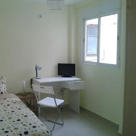 Rent this 3 bed room on Carrer de les Flors in 6D, 46011 Valencia