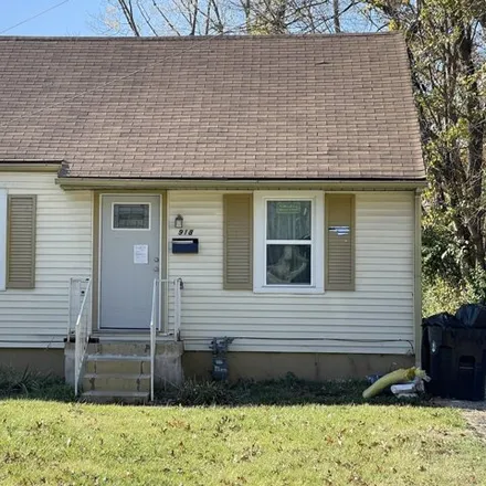 Rent this 3 bed house on 918 South 44th Street in Shawneeland, Louisville