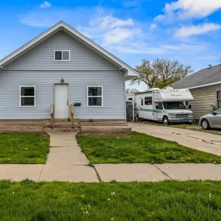 Buy this 4 bed house on 2345 Capitol Avenue in Des Moines, IA 50317