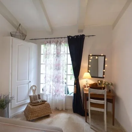 Rent this 2 bed house on 13520 Les Baux-de-Provence
