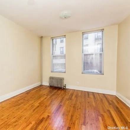 Image 3 - 41-32 53rd Street, New York, NY 11377, USA - House for sale