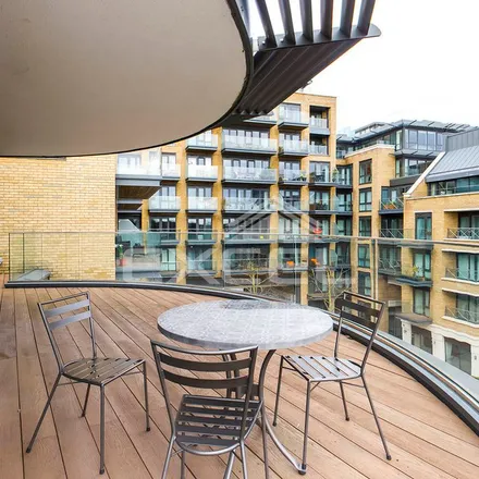 Rent this 3 bed apartment on Thompson Cavendish in Kew Bridge Road, Strand-on-the-Green