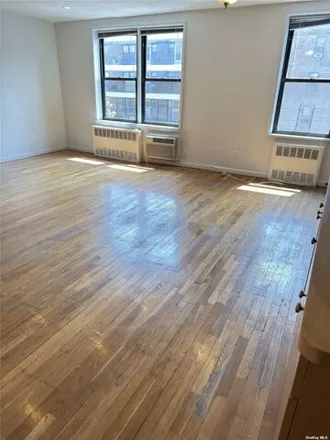 Image 2 - 137-05 Franklin Avenue, New York, NY 11355, USA - Apartment for sale