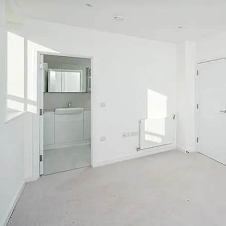 Image 7 - Wilkinson Close, London, NW2 6GR, United Kingdom - Apartment for sale