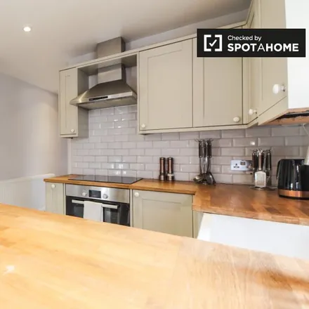 Image 3 - St. Philip Street, London, SW8 3SS, United Kingdom - Apartment for rent