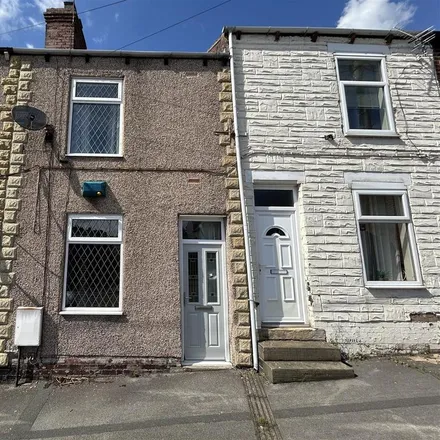 Rent this 3 bed townhouse on Dixon Street in North Featherstone, WF7 6LT