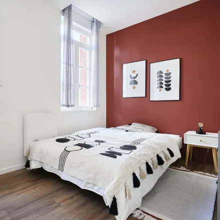 Rent this 1 bed room on 48 Rue Laurendeau in 80000 Amiens, France