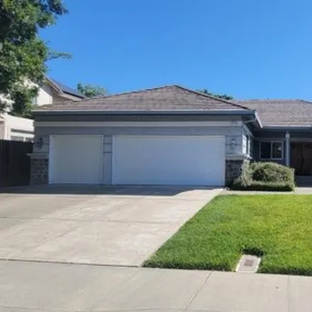 Rent this 4 bed house on 959 Cedar Brook Lane in Vacaville, CA 95687