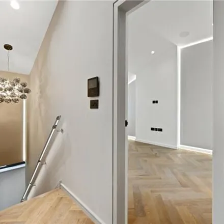 Image 7 - 6 Bedford Gardens, London, W8 7LN, United Kingdom - House for rent