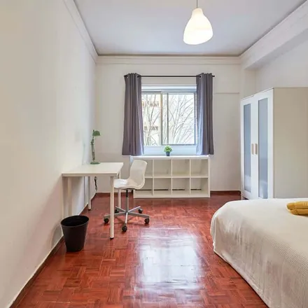 Rent this 9 bed room on Peróla do Parque in Rua Sampaio e Pina 13, 1070-241 Lisbon