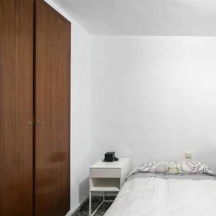 Rent this 2 bed room on Carrer d'Enguera in 37, 46018 Valencia