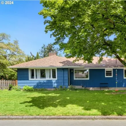 Buy this 3 bed house on 3814 Southeast 114th Avenue in Portland, OR 97266
