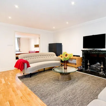 Image 2 - 50 Ennismore Gardens, London, SW7 1AF, United Kingdom - House for rent