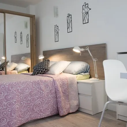 Rent this 5 bed room on Madrid in Farmacia Lda. Consolación Pinto Oca, Calle de la Oca