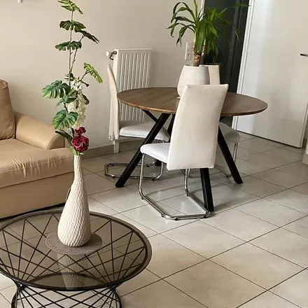 Rent this 2 bed apartment on 92320 Châtillon