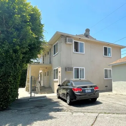 Image 5 - 5833 Cartwright Avenue, Los Angeles, CA 91601, USA - Townhouse for sale