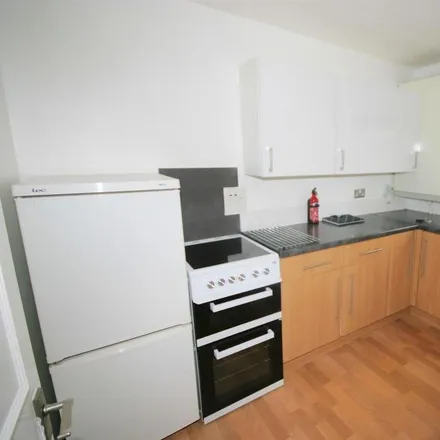 Image 3 - Nayland Close, Luton, LU2 9SZ, United Kingdom - Apartment for rent