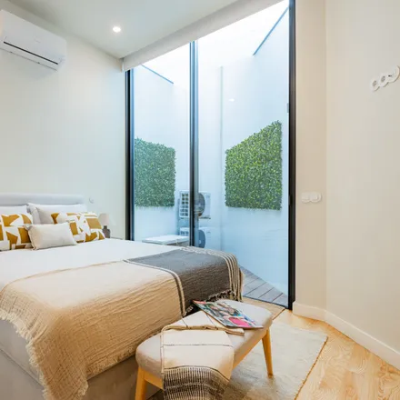 Rent this 1 bed apartment on Avenida da Boavista 815 in 4100-128 Porto, Portugal