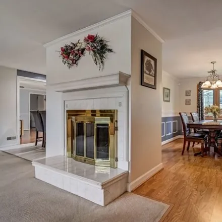 Image 8 - 214 Wellesley Lane, Schaumburg, IL 60193, USA - House for sale