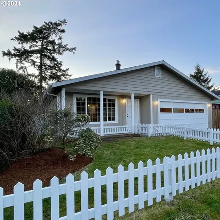 Buy this 3 bed house on 945 Augustine Street in Coos Bay, OR 97420