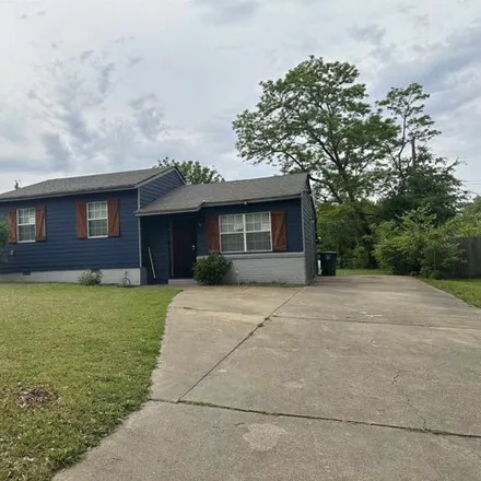 Buy this 3 bed house on 936 Pawnee Avenue in Memphis, TN 38109