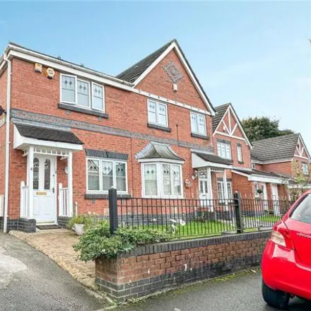 Buy this 3 bed duplex on Hinchley Road in Manchester, M9 7FG