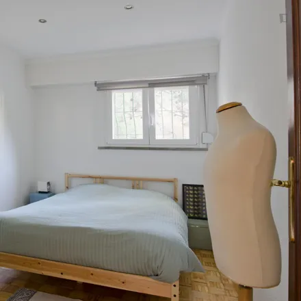 Rent this 3 bed room on Rua Professor Hernâni Cidade in 1600-641 Lisbon, Portugal