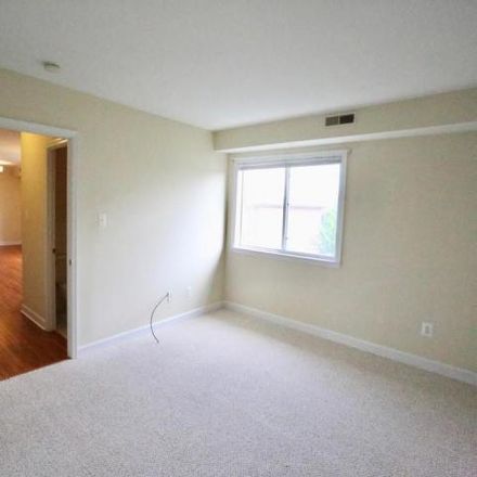 Rent this 1 bed condo on 2477 South Kenwood Street in Arlington, VA 22206