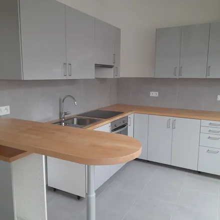 Rent this 2 bed apartment on 3 Rond Point de la Victoire in 91150 Étampes, France