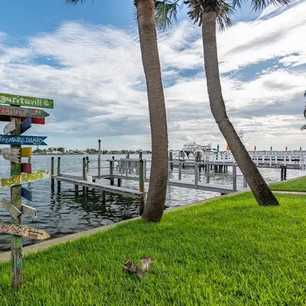 Buy this studio house on 200 Treasure Island Causeway in Treasure Island, Pinellas County