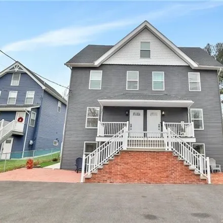 Rent this 3 bed apartment on 314 North Midland Avenue in Village of Upper Nyack, Clarkstown