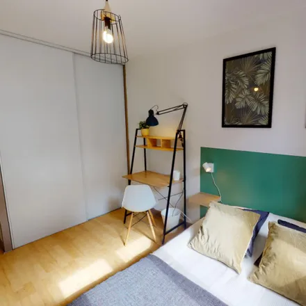 Rent this 4 bed room on 25 Route de Vienne in 69007 Lyon, France