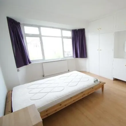 Rent this 6 bed duplex on 99 St Anne's Road in Leeds, LS6 3PA