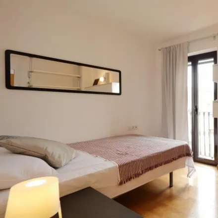Rent this 5 bed room on Mi Al Campo in Carrer de la Unió, 08001 Barcelona