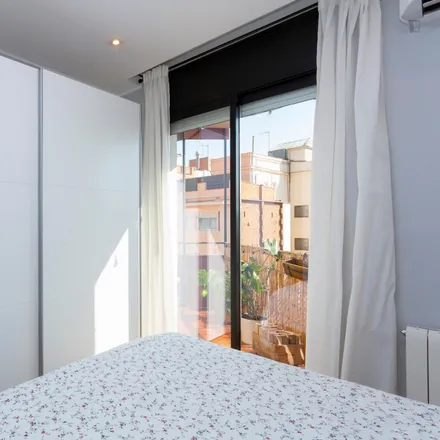 Image 2 - Carrer de Rocafort, 49, 08015 Barcelona, Spain - Apartment for rent