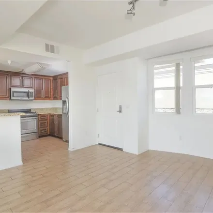 Image 2 - 11947 Kling Street, Los Angeles, CA 91607, USA - Apartment for rent