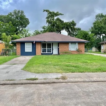 Rent this 4 bed house on 103 Walnut St in Lake Jackson, Texas