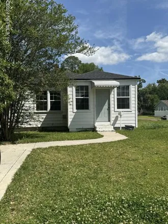Rent this 4 bed house on 2100 Retaw Street in Biltmore, Jacksonville