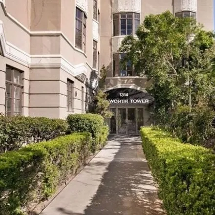 Image 4 - Saint Ambrose Catholic Church, Fountain Avenue, West Hollywood, CA 90046, USA - Apartment for rent