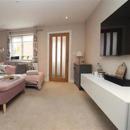 Rent this 2 bed townhouse on Barnsdale Road in Leicester, LE4 1AR