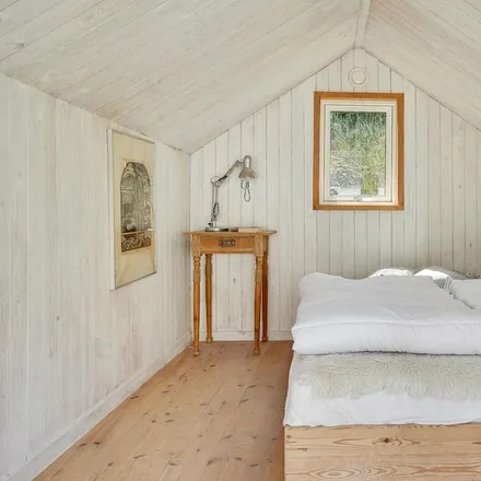 Rent this 1 bed house on Mesinge Kirke in Midskovvej, 5370 Mesinge